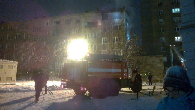 На месте пожара в жилом доме в Мурманске. 24 ноября 2017 На месте пожара в жилом доме в Мурманске. 24 ноября 2017