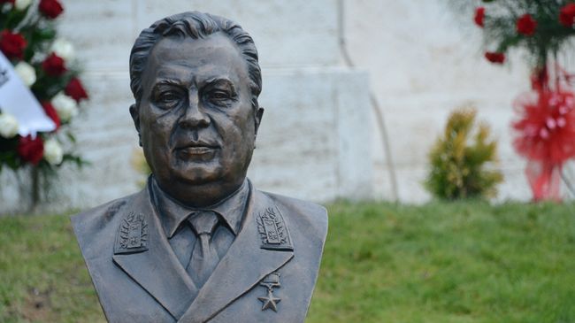 Бюст Андрея Карлова в посольстве России в Анкаре, Турция. 24 ноября 2017 Бюст Андрея Карлова в посольстве России в Анкаре, Турция. 24 ноября 2017