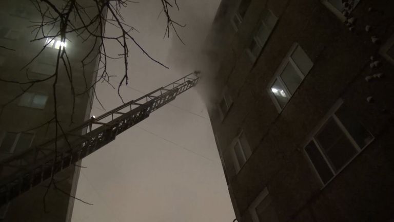 Газ взорвался в жилом пятиэтажном доме в Мурманске. Съемка МЧС Газ взорвался в жилом пятиэтажном доме в Мурманске. Съемка МЧС