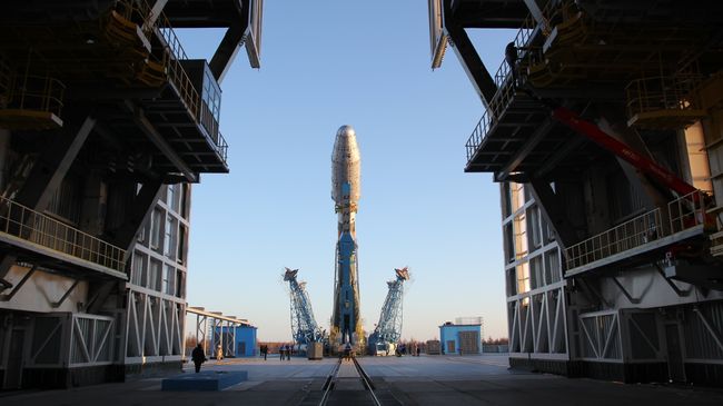 Ракета космического назначения (РКН) Союз-2.1б, пуск котрой состоится 28 ноября 2017, установлена в пусковую систему космодрома Восточный Ракета космического назначения (РКН) Союз-2.1б, пуск котрой состоится 28 ноября 2017, установлена в пусковую систему космодрома Восточный