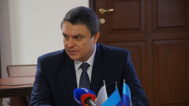 Встреча исполняющего обязанности главы ЛНР Леонида Пасечника и исполняющего обязанности Министра иностранных дел Владислава Дейнего в Луганске. 25 ноября 2017 Встреча исполняющего обязанности главы ЛНР Леонида Пасечника и исполняющего обязанности Министра иностранных дел Владислава Дейнего в Луганске. 25 ноября 2017