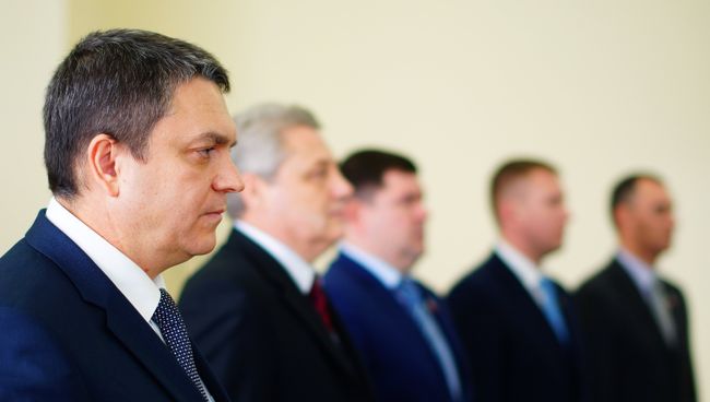 Временно исполняющий обязанности главы Луганской Народной Республики Леонид Пасечник на заседании Народного совета ЛНР в Луганске. 25 ноября 2017