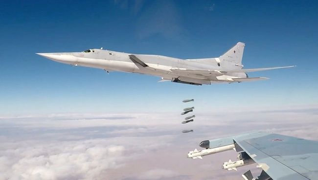 Дальние бомбардировщики Ту-22М3 нанесли авиационный удар по объектам террористов ИГИЛ (запрещена в РФ) в Дейр-эз-Зоре. 26 ноября 2017 Дальние бомбардировщики Ту-22М3 нанесли авиационный удар по объектам террористов ИГИЛ (запрещена в РФ) в Дейр-эз-Зоре. 26 ноября 2017