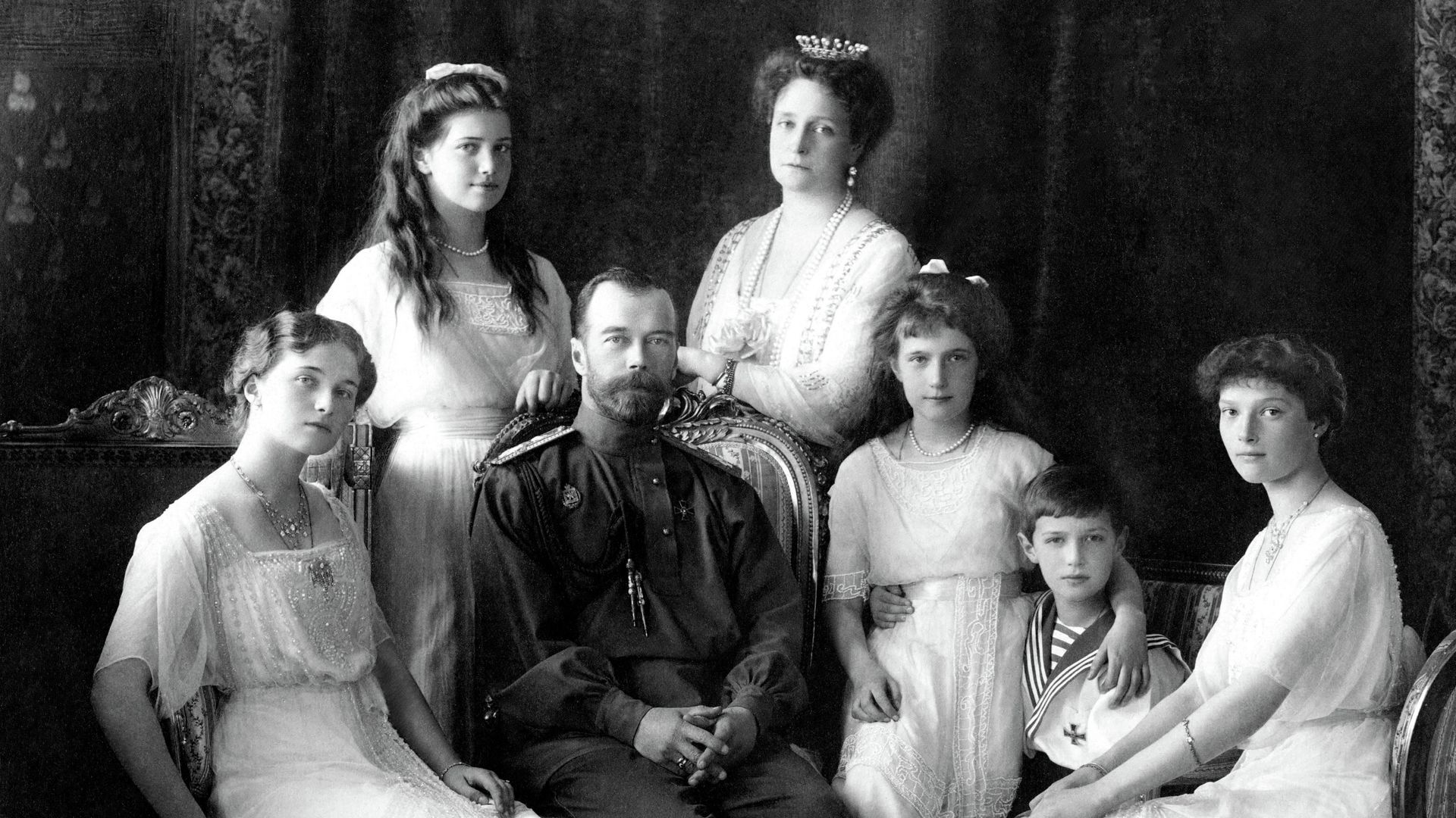 Российский Император Николай II, Императрица Александра Федоровна, Великие княжны Ольга, Татьяна, Мария, Анастасия, цесаревич Алексей Российский Император Николай II, Императрица Александра Федоровна, Великие княжны Ольга, Татьяна, Мария, Анастасия, цесаревич Алексей - РИА Новости, 1920, 17.07.2018