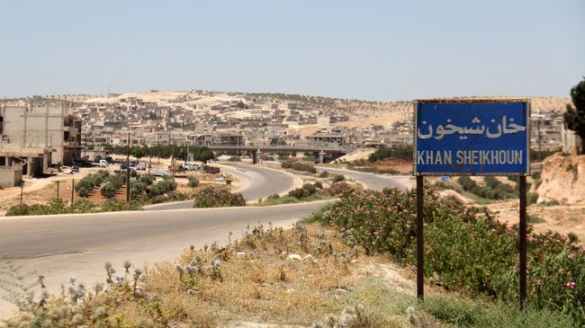 Въезд в сирийский город Хан-Шейхун. Архивное фото Въезд в сирийский город Хан-Шейхун. Архивное фото