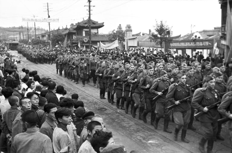 Части Советской Армии в Пхеньяне. 1948 год Части Советской Армии в Пхеньяне. 1948 год