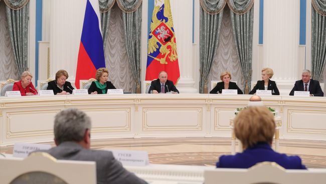 Президент РФ Владимир Путин проводит заключительное заседание Координационного совета по реализации Национальной стратегии действий в интересах детей на 2012-2017 годы. 28 ноября 2017 Президент РФ Владимир Путин проводит заключительное заседание Координационного совета по реализации Национальной стратегии действий в интересах детей на 2012-2017 годы. 28 ноября 2017