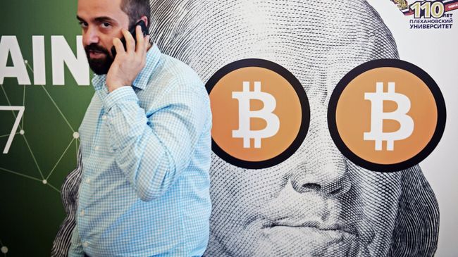 Посетитель на конференции Russian Blockchain Week 2017 в Москве Посетитель на конференции Russian Blockchain Week 2017 в Москве