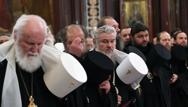 Православные архиереи во время торжественного молебна по случаю начала Архиерейского собора Русской православной церкви в храме Христа Спасителя Православные архиереи во время торжественного молебна по случаю начала Архиерейского собора Русской православной церкви в храме Христа Спасителя