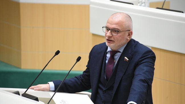 Председатель комитета Совета Федерации по конституционному законодательству и государственному строительству Андрей Клишас выступает на заседании Совета Федерации РФ. 29 ноября 2017