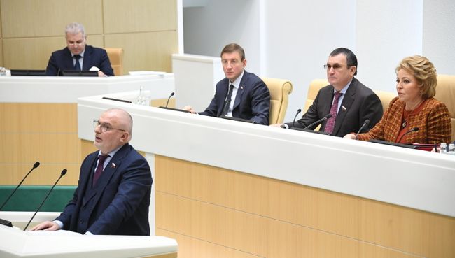 Председатель комитета Совета Федерации по конституционному законодательству и государственному строительству Андрей Клишас выступает на заседании Совета Федерации РФ. 29 ноября 2017 Председатель комитета Совета Федерации по конституционному законодательству и государственному строительству Андрей Клишас выступает на заседании Совета Федерации РФ. 29 ноября 2017