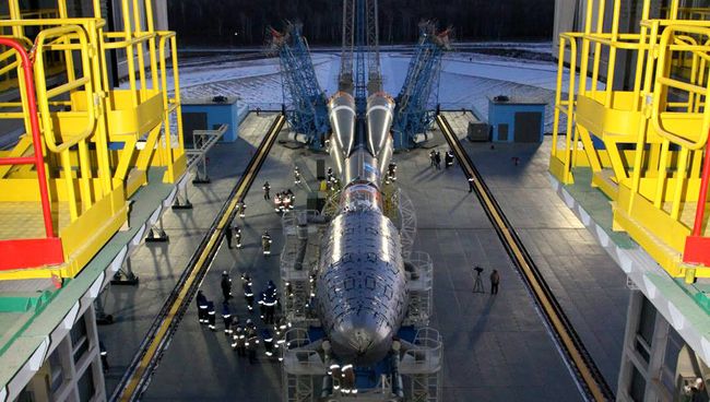 Вывоз ракеты-носителя Союз-2.1б на стартовый комплекс космодрома Восточный Вывоз ракеты-носителя Союз-2.1б на стартовый комплекс космодрома Восточный