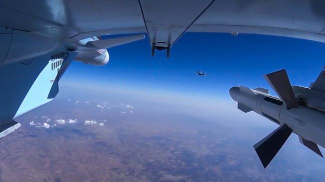 Самолет Су-30 ВКС РФ во время боевого вылета в Сирии. Архивное фото Самолет Су-30 ВКС РФ во время боевого вылета в Сирии. Архивное фото