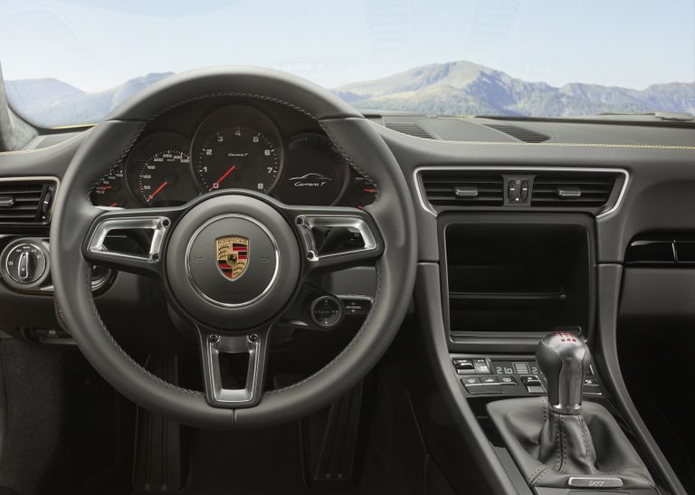 Салон автомобиля Porsche 911 Carrera T