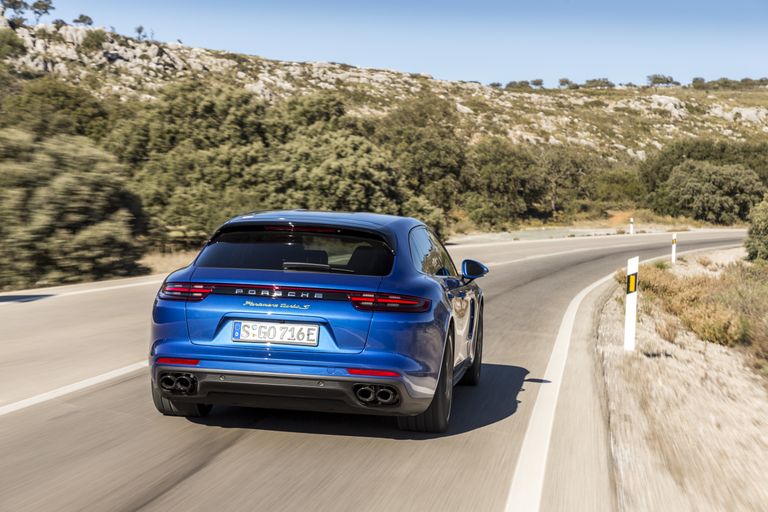 Автомобиль Porsche Panamera Turbo S E-Hybrid Sport Turismo