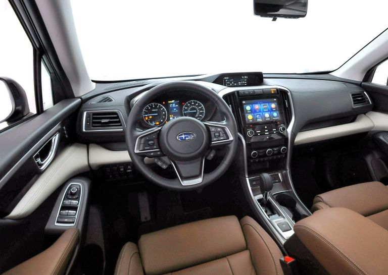 Салон автомобиля Subaru-Ascent