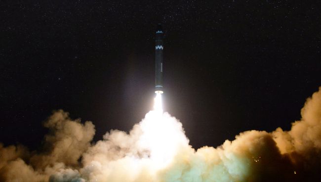 Запуск межконтинентальной баллистической ракеты Hwasong-15 в КНДР. 30 нояьря 2017