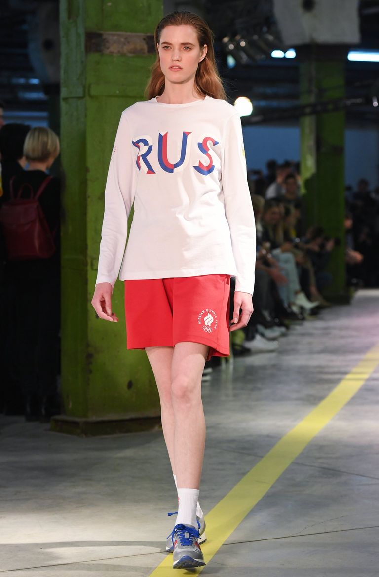 Модель демонстрирует одежду из экипировки Олимпийской команды и casual-коллекции бренда ZASPORT в Москве Модель демонстрирует одежду из экипировки Олимпийской команды и casual-коллекции бренда ZASPORT в Москве