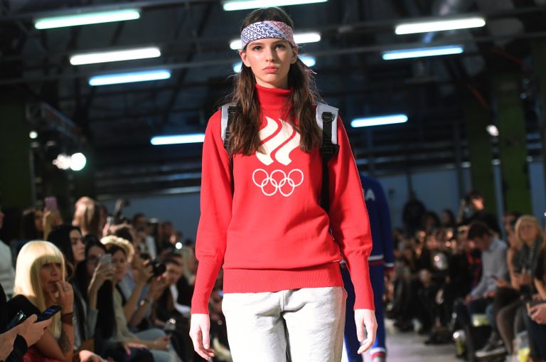 Модель демонстрирует одежду из экипировки Олимпийской команды и casual-коллекции бренда ZASPORT в Москве Модель демонстрирует одежду из экипировки Олимпийской команды и casual-коллекции бренда ZASPORT в Москве