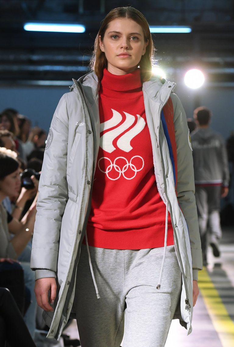 Модель демонстрирует одежду из экипировки Олимпийской команды и casual-коллекции бренда ZASPORT в Москве Модель демонстрирует одежду из экипировки Олимпийской команды и casual-коллекции бренда ZASPORT в Москве