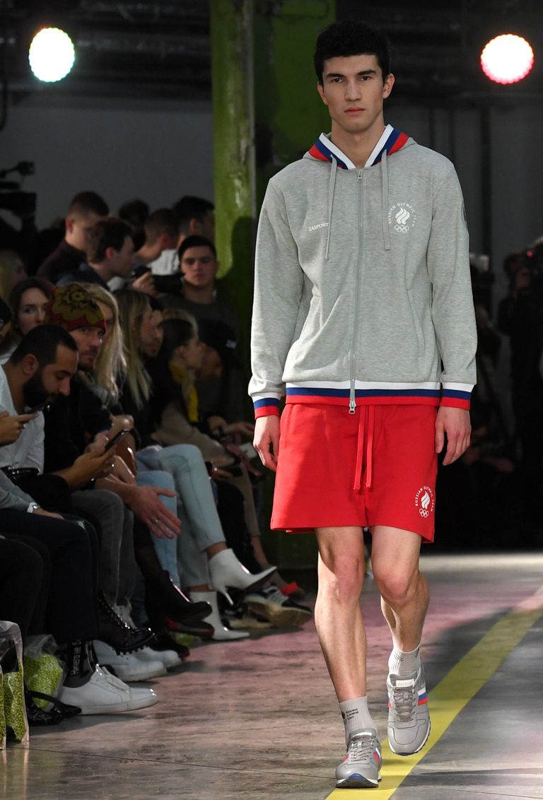 Модель демонстрирует одежду из экипировки Олимпийской команды и casual-коллекции бренда ZASPORT в Москве Модель демонстрирует одежду из экипировки Олимпийской команды и casual-коллекции бренда ZASPORT в Москве