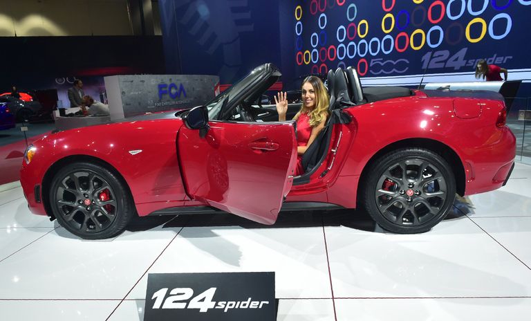 Fiat 124 Spider на автосалоне в Лос-Анджелесе Fiat 124 Spider на автосалоне в Лос-Анджелесе