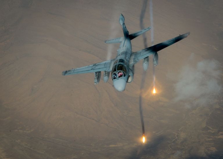 Американский самолет EA-6B Prowler во время операции Непоколебимая решимость