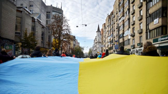 Флаг Украины в Киеве. Архивное фото Флаг Украины в Киеве. Архивное фото