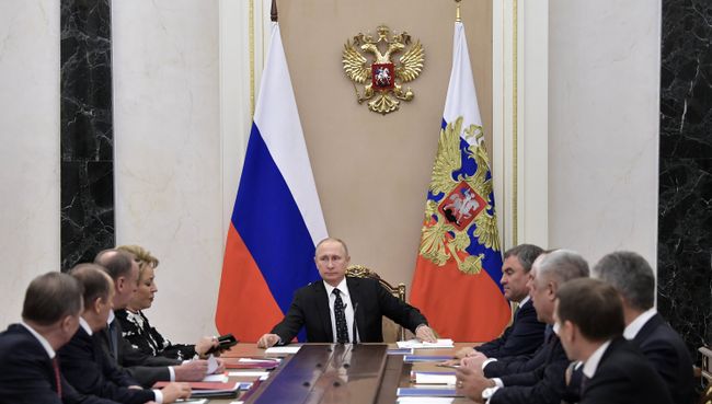 Президент РФ Владимир Путин проводит совещание с постоянными членами Совета безопасности РФ. 1 декабря 2017 Президент РФ Владимир Путин проводит совещание с постоянными членами Совета безопасности РФ. 1 декабря 2017