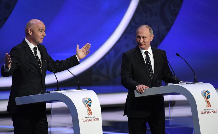 Президент РФ Владимир Путин и президент FIFA Джанни Инфантино на финальной жеребьёвке чемпионата мира по футболу 2018 Президент РФ Владимир Путин и президент FIFA Джанни Инфантино на финальной жеребьёвке чемпионата мира по футболу 2018