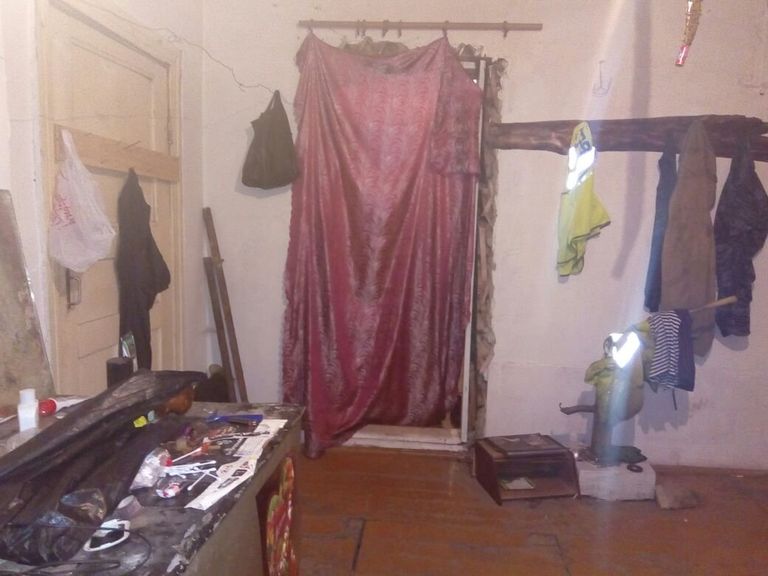 Домик, в котором всё лето и осень жили обманутые вахтовики из Бийска 