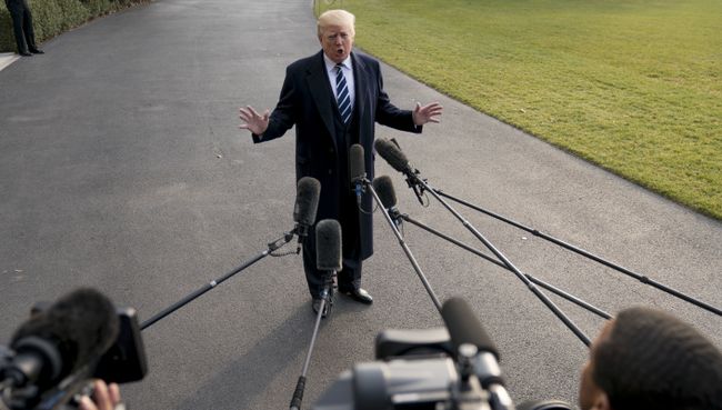 Президент США Дональд Трамп во время встречи с журналистами. 2 декабря 2017 Президент США Дональд Трамп во время встречи с журналистами. 2 декабря 2017