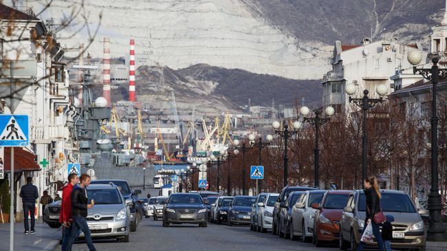 Жители города на улице Новороссийска. Архивное фото
