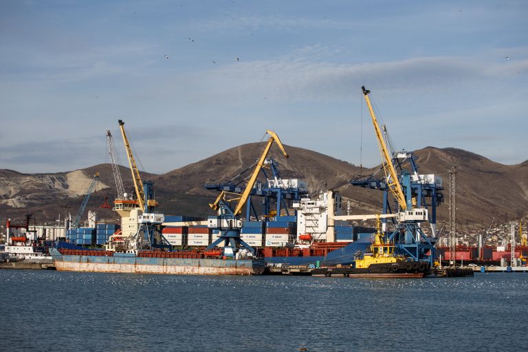 Суда на причале Новороссийского морского торгового порта
