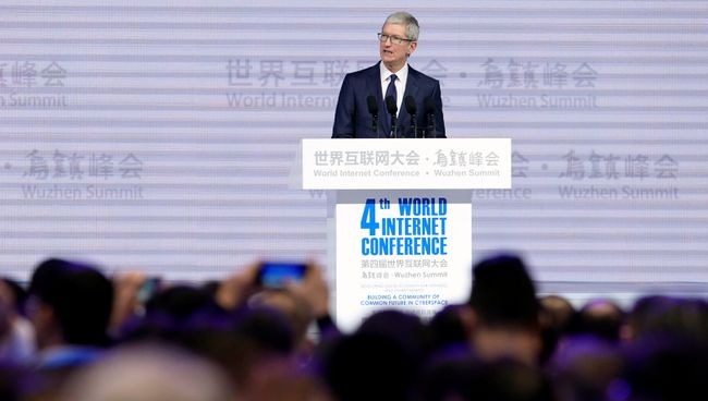 Генеральный директор Apple Тим Кук на церемонии открытия четвертой Всемирной интернет-конференции в Китае. 3 декабря 2017