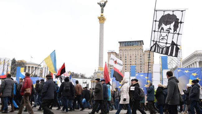 Участники акции протеста Марш за импичмент в Киеве. 3 декабря 2017. Архивное фото Участники акции протеста Марш за импичмент в Киеве. 3 декабря 2017. Архивное фото