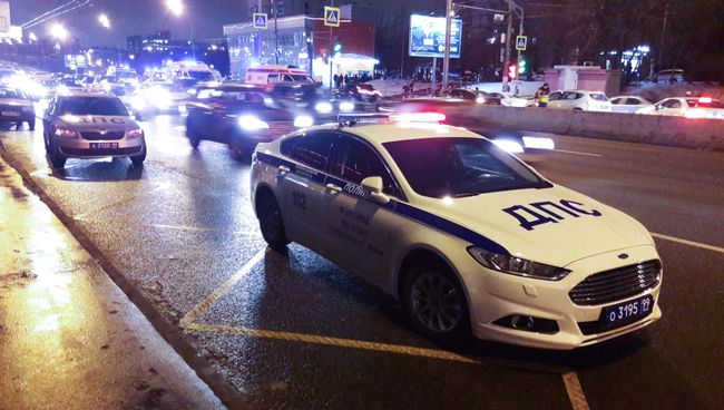 Машина ДПС на месте ДТП с участием автомобиля Skoda на Алтуфьевском шоссе. 3 декабря 2017 Машина ДПС на месте ДТП с участием автомобиля Skoda на Алтуфьевском шоссе. 3 декабря 2017