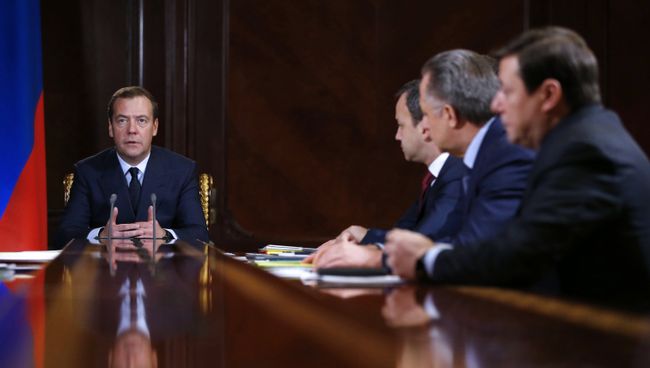 Председатель правительства РФ Дмитрий Медведев проводит совещание с вице-премьерами РФ. 4 декабря 2017 Председатель правительства РФ Дмитрий Медведев проводит совещание с вице-премьерами РФ. 4 декабря 2017