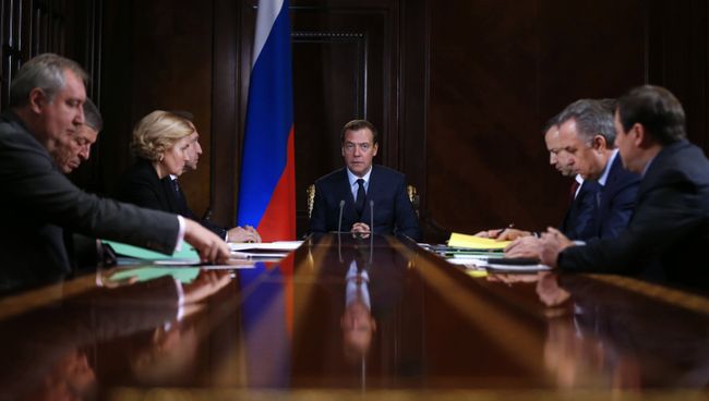 Председатель правительства РФ Дмитрий Медведев проводит совещание с вице-премьерами РФ. 4 декабря 2017