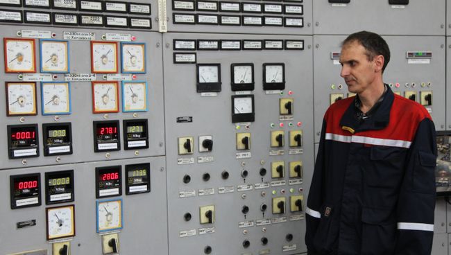 Центральная щитовая Зуевской тепловой электростанции в Донецкой области. Архивное фото Центральная щитовая Зуевской тепловой электростанции в Донецкой области. Архивное фото