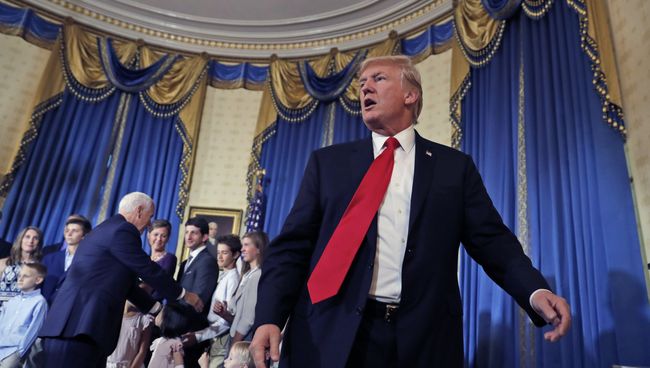Дональд Трамп в Синей комнате Белого дома в Вашингтоне. Архивное фото Дональд Трамп в Синей комнате Белого дома в Вашингтоне. Архивное фото