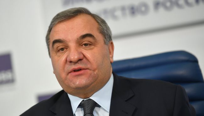 Министр РФ по делам гражданской обороны, чрезвычайным ситуациям и ликвидации последствий стихийных бедствий Владимир Пучков на пресс-конференции. 5 декабря 2017