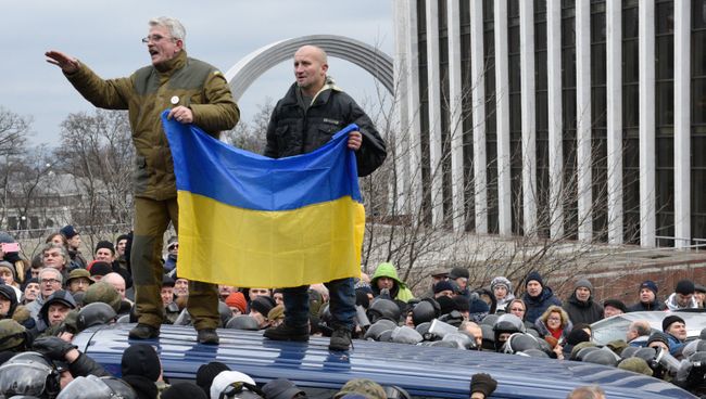 Сторонники бывшего губернатора Одесской области Михаила Саакашвили в центре Киева. 5 декабря 2017 Сторонники бывшего губернатора Одесской области Михаила Саакашвили в центре Киева. 5 декабря 2017