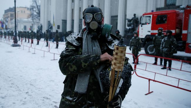 Участник акции протеста у здания Верховной рады в Киеве. 6 декабря 2017 Участник акции протеста у здания Верховной рады в Киеве. 6 декабря 2017