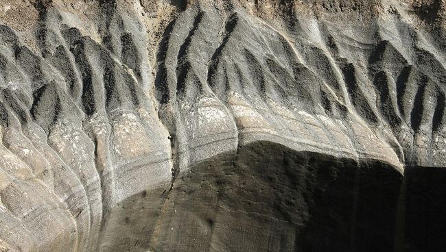 Стенка гигантской воронки, образовавшейся в Ямало-Ненецком автономном округе Стенка гигантской воронки, образовавшейся в Ямало-Ненецком автономном округе