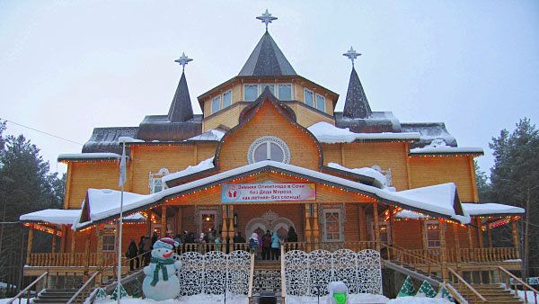 Терем Деда Мороза в Великом Устюге выполнен из клееного бруса Терем Деда Мороза в Великом Устюге выполнен из клееного бруса - РИА Новости, 1920, 07.09.2020