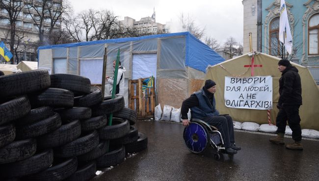 Сторонники Михаила Саакашвили у здания Верховной Рады Украины в Киеве. 6 декабря 2017