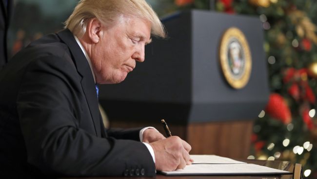 Президент США Дональд Трамп признал Иерусалим столицей Израиля. 6 декабря 2017 Президент США Дональд Трамп признал Иерусалим столицей Израиля. 6 декабря 2017