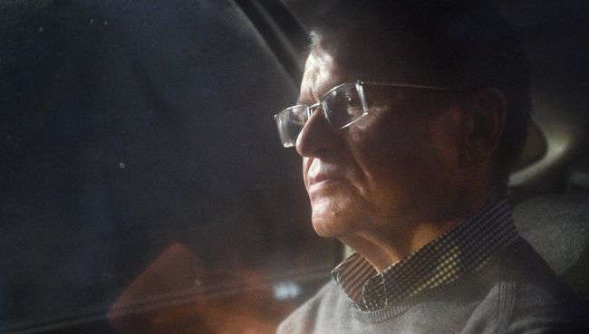 Экс-министр экономического развития Алексей Улюкаев у Замоскворецкого суда после слушаний по его делу. 4 декабря 2017