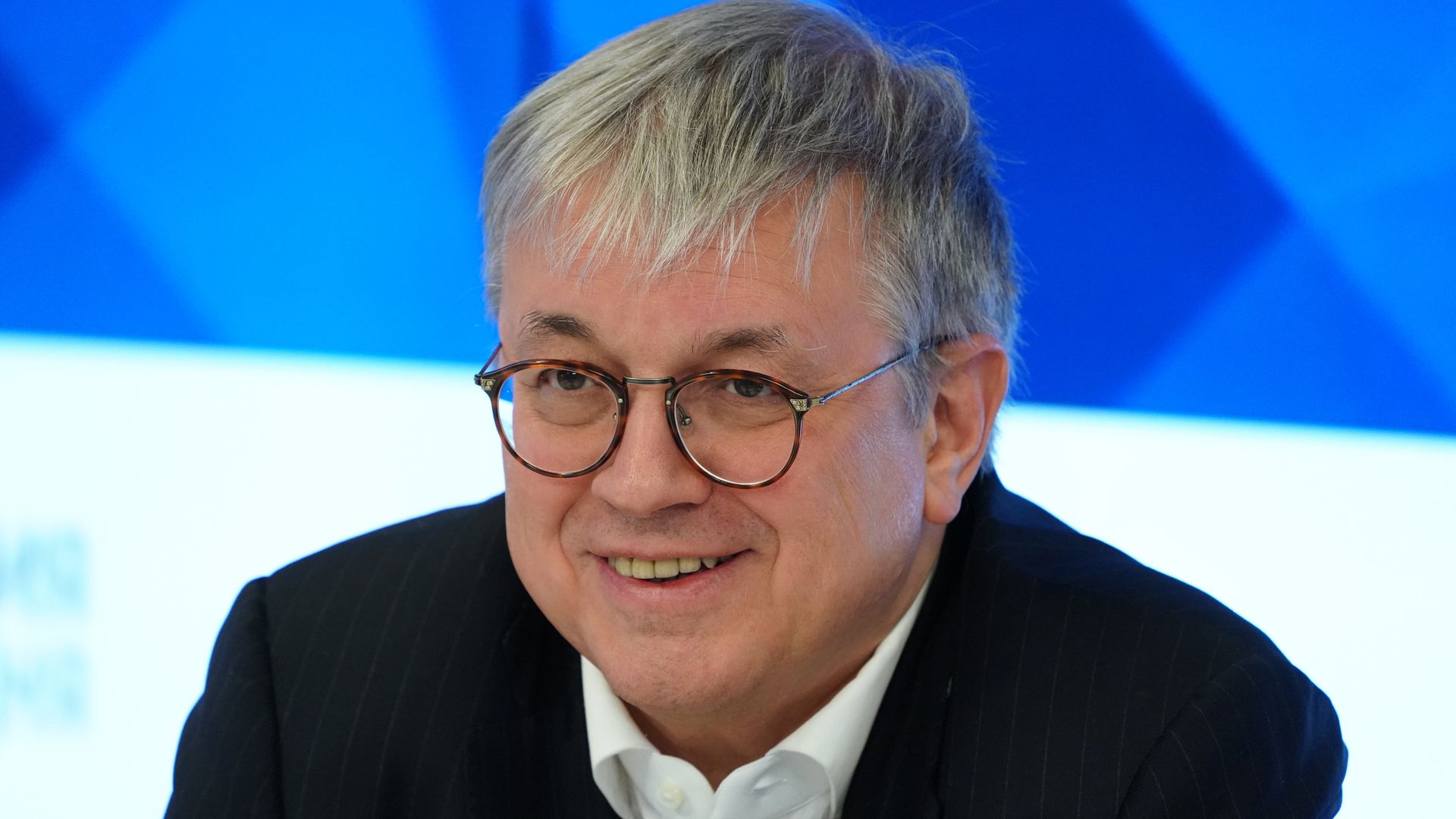 Ректор НИУ ВШЭ Ярослав Кузьминов в ММПЦ МИА Россия сегодня на пресс-конференции, посвященной проведению олимпиады Я – профессионал. 7 декабря 2017 Ректор НИУ ВШЭ Ярослав Кузьминов в ММПЦ МИА Россия сегодня на пресс-конференции, посвященной проведению олимпиады Я – профессионал. 7 декабря 2017 - РИА Новости, 1920, 02.07.2021